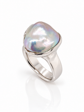 Load image into Gallery viewer, Sterling Silver Keshi Pearl Ring. HIM134