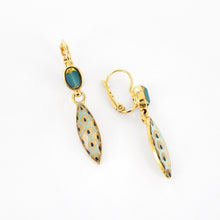 Load image into Gallery viewer, Taratata Fuchsia Earrings. 02718-207