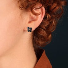 Load image into Gallery viewer, Taratata Hortensia Stud Earrings. 13905-104