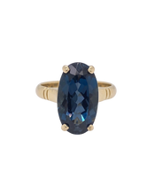Load image into Gallery viewer, 9ct Yellow Gold London Blue Topaz Ring. GA-401