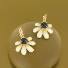 Load image into Gallery viewer, Taratata Zen Earrings. 07765-201