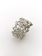 Load image into Gallery viewer, Sterling Silver Forget Me Not Ring. J67S