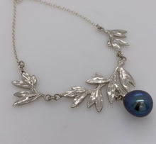 Load image into Gallery viewer, Sterling Silver Freshwater Pearl Wattle Necklace. J262P