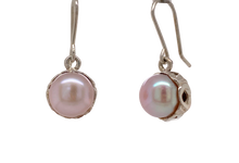 Load image into Gallery viewer, Sterling Silver and Pearl Chunky Move earrings J397