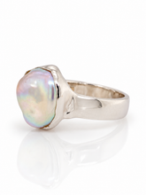 Load image into Gallery viewer, Sterling Silver Keshi Pearl Ring. HIM134
