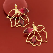 Load image into Gallery viewer, Taratata Hibiscus Earrings. 09763-205
