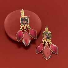 Load image into Gallery viewer, Taratata Hibiscus Earrings. 09764-205
