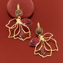 Load image into Gallery viewer, Taratata Hibiscus Earrings. 09765-205
