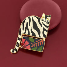 Load image into Gallery viewer, Taratata Alfred Brooch. 13209-20M
