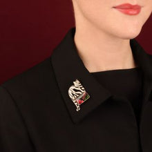Load image into Gallery viewer, Taratata Alfred Brooch. 13209-20M

