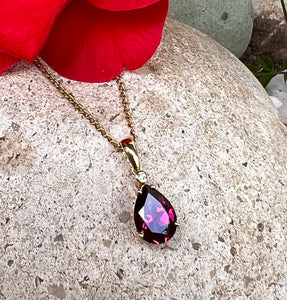 9Ct Yellow Gold Rhodolite Garnet Diamond Pendant. MM605