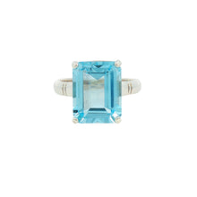 Load image into Gallery viewer, Sterling Silver Blue Topaz Ring. GA-532.
