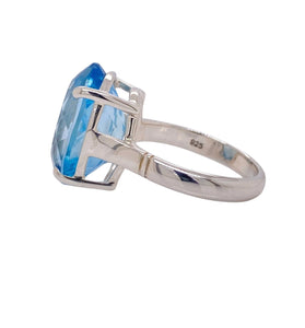 Sterling Silver Blue Topaz Ring. GA-411
