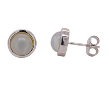 Load image into Gallery viewer, Sterling Silver Moonstone Stud Earrings. YS5
