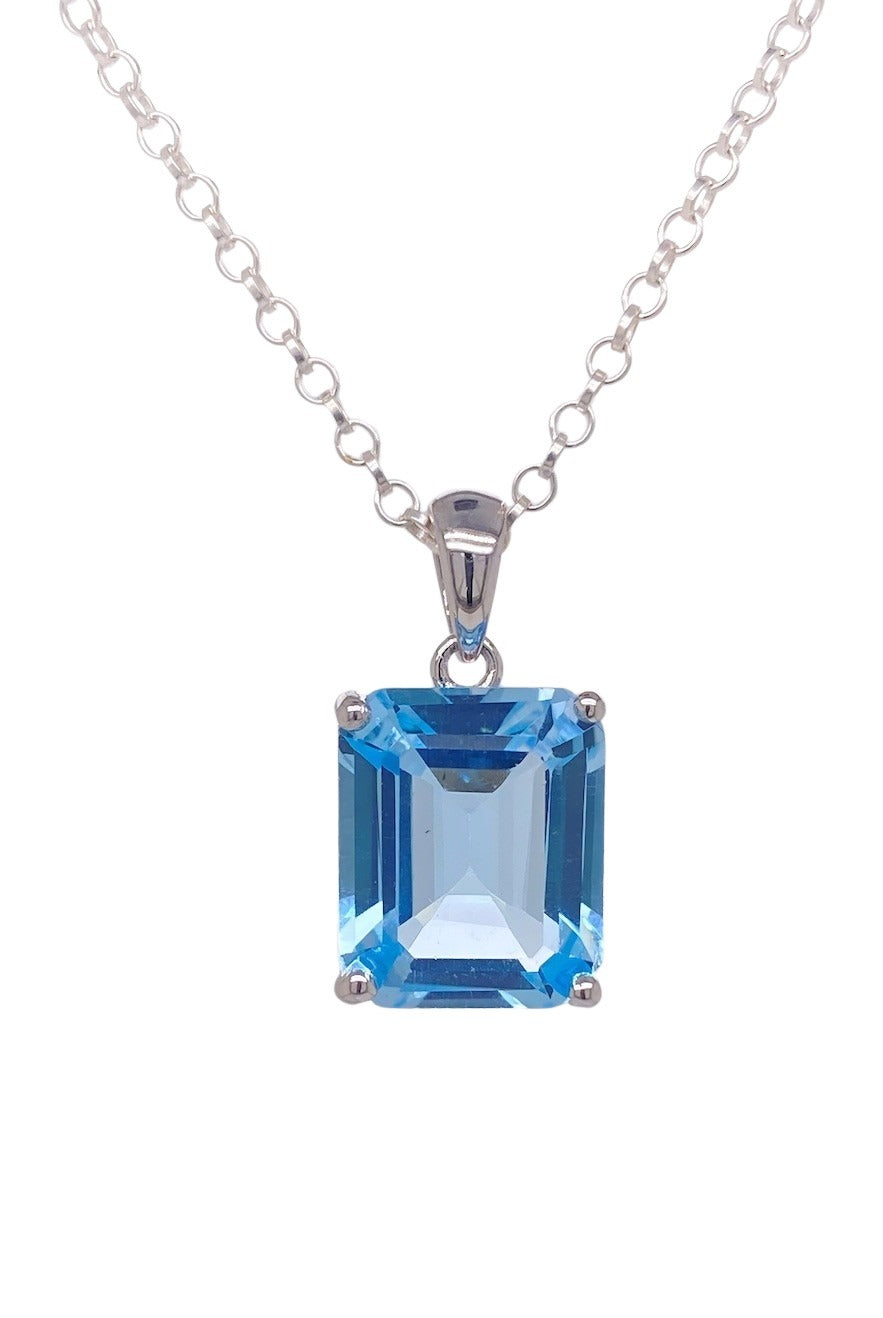 Sterling Silver Blue Topaz Pendant. YS15