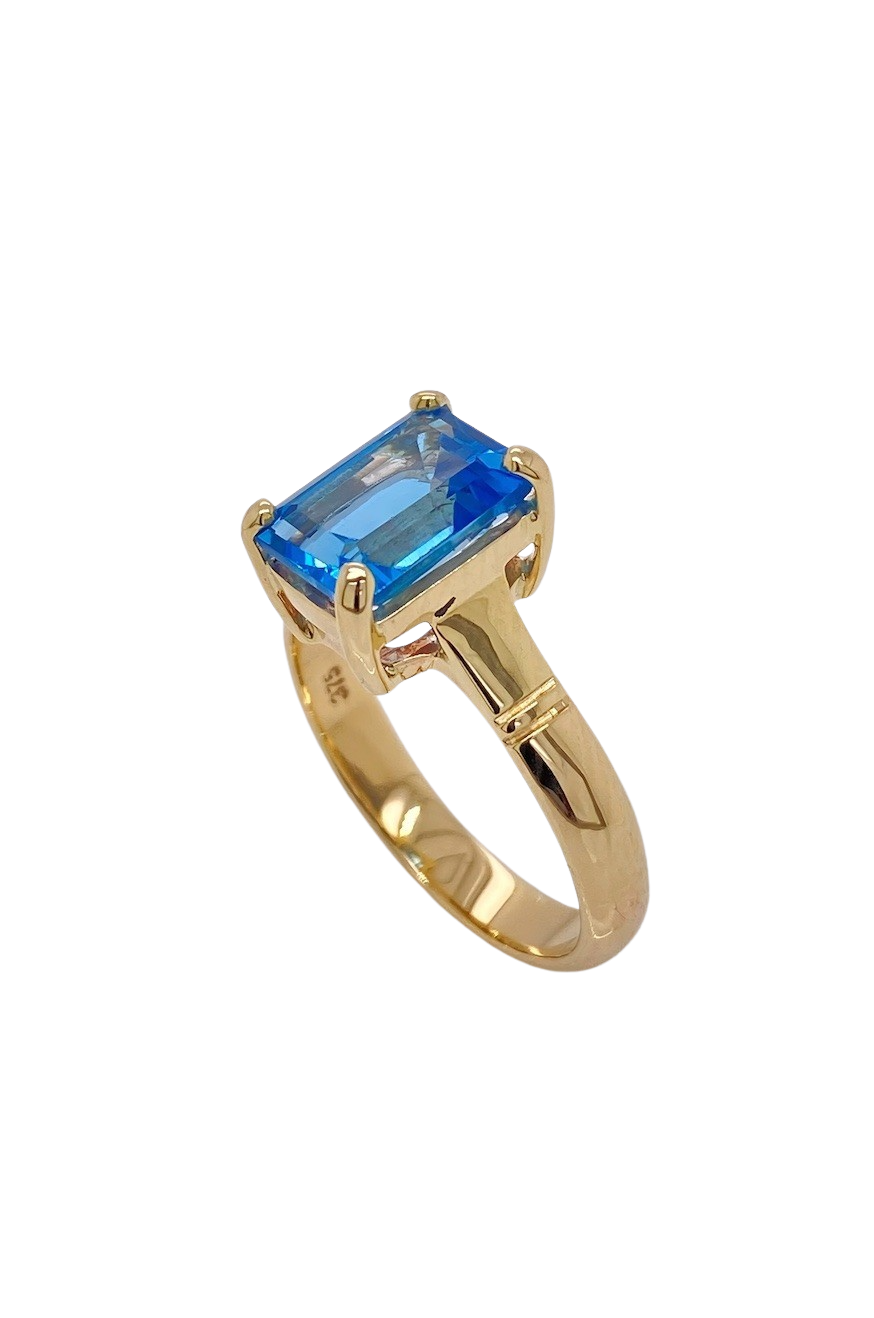 9Ct Yellow Gold Blue Topaz Ring. GA-432