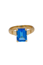 Load image into Gallery viewer, 9Ct Yellow Gold Blue Topaz Ring. GA-432
