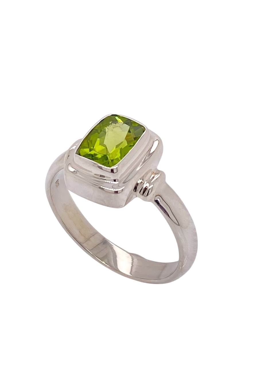 Sterling Silver Peridot Ring. GA-455