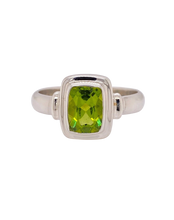 Load image into Gallery viewer, Sterling Silver Peridot Ring. GA-455

