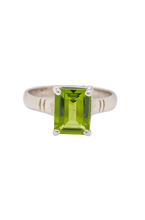 Load image into Gallery viewer, Sterling Silver Peridot RIng. GA-466
