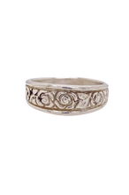 Load image into Gallery viewer, Sterling Silver Roses Ring. J13S
