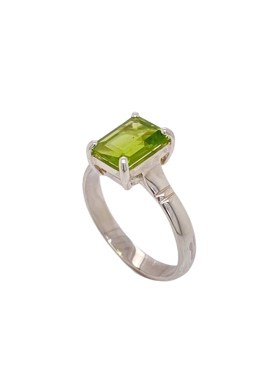 Sterling Silver Peridot RIng. GA-466