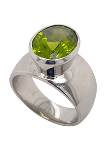 Sterling Silver Peridot Ring. HIM107
