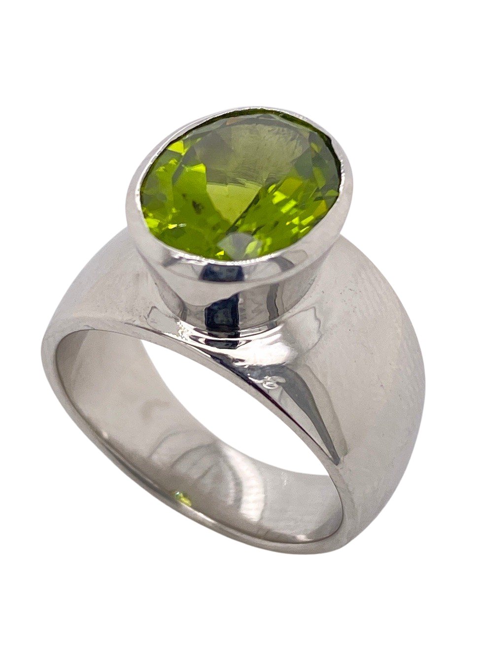 Sterling Silver Peridot Ring. HIM107