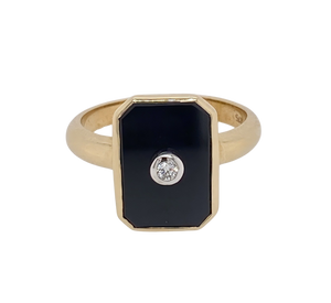 9Ct Yellow Gold Onyx and Diamond Ring. CH25