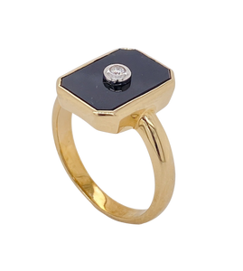 9Ct Yellow Gold Onyx and Diamond Ring. CH25