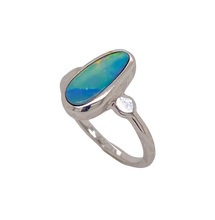 Load image into Gallery viewer, Sterling Silver Opal Ring. ANT16
