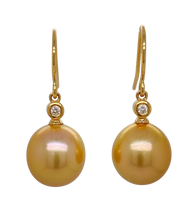 Load image into Gallery viewer, 18ct Yellow Gold South Sea Pearl and Diamond Earrings. EP1
