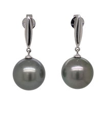 Load image into Gallery viewer, 18ct White Gold Tahitian Pearl Stud Earrings. EP3
