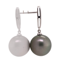 Load image into Gallery viewer, 18ct White Gold Tahitian Pearl Stud Earrings. EP3
