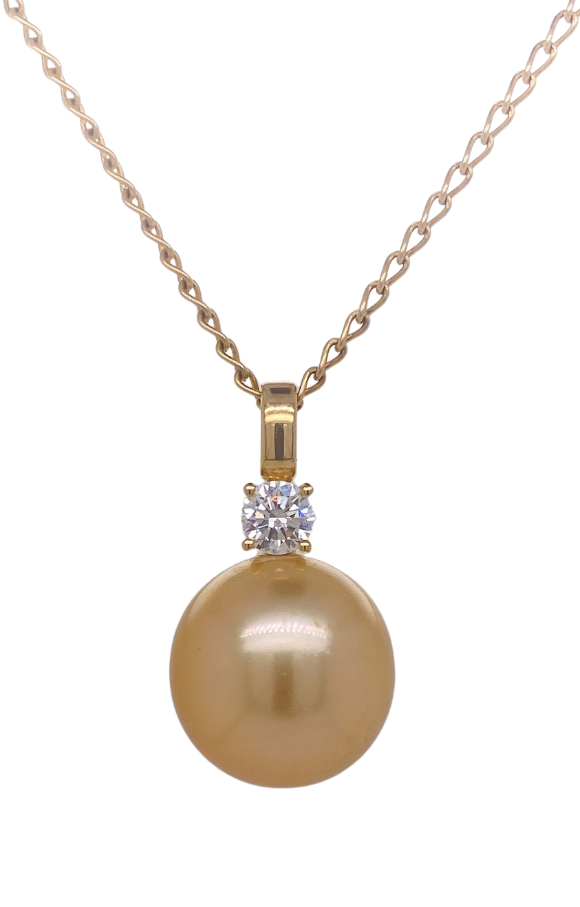 18ct Yellow Gold South Sea Pearl and Diamond Pendant. EP5