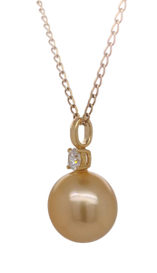 18ct Yellow Gold South Sea Pearl and Diamond Pendant. EP5