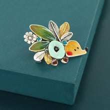 Load image into Gallery viewer, Taratata Mini Brooch. 07230-104
