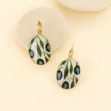 Load image into Gallery viewer, Taratata Olive Earrings. 02715-20M

