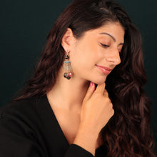 Load image into Gallery viewer, Taratata Art Nouveau Earrings. 10781-20M
