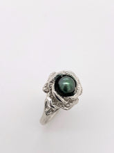 Load image into Gallery viewer, Sterling Silver Rose Pearl Ring. J39S
