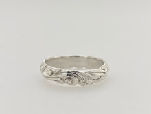 Load image into Gallery viewer, Sterling Silver Engraved Noosa Ring J10
