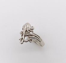 Load image into Gallery viewer, Sterling Silver Crescendo Ring J66
