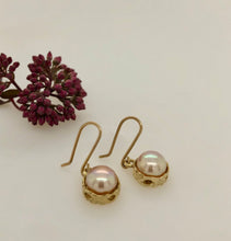 Load image into Gallery viewer, 9ct Gold Pearl Chunky Move Earrings J397
