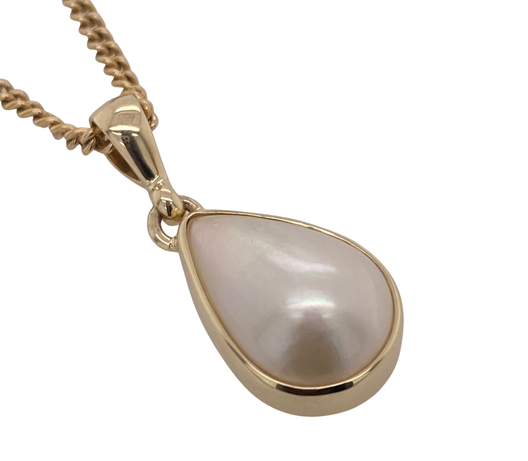 9ct Yellow Gold Cultured Mabe Pearl Pendant. GA-66